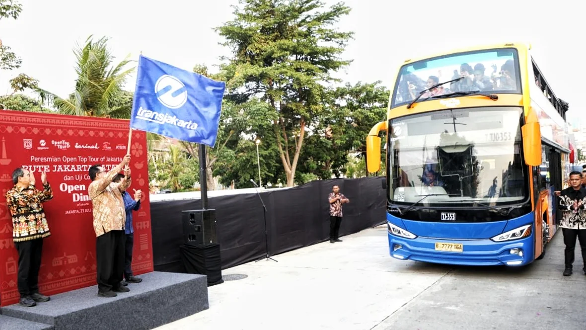 TransJakarta Open Top Tour of Batavia